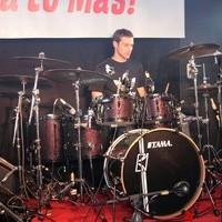 Petr Cech plays the drums with Czech rock band 'Eddie Stoilow' - Photos | Picture 98780